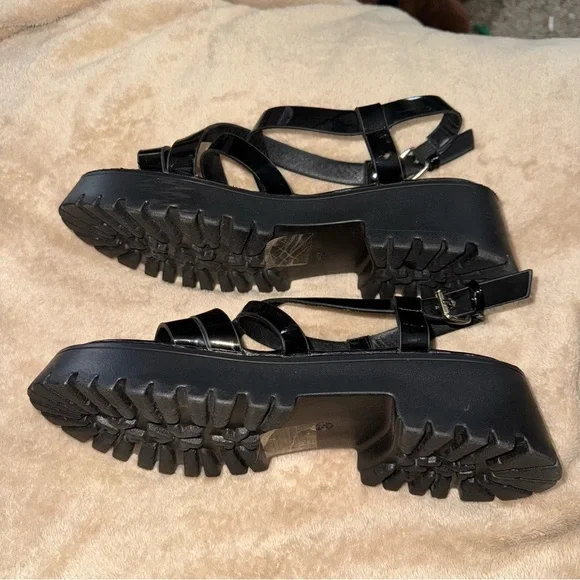 Dolls Kill Weeboo Lowkey Vacay Gladiator 2” Heel Sandals Black Women’s Size 6.5 - Picture 4 of 8